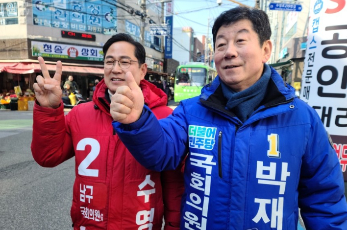 지난 2024년 총선 당시 부산 남구에서 맞붙었던 더불어민주당 박재호 전 의원과 국민의힘 박수영 의원이 오륙도선 트램 무산을 두고 다시 공방을 벌이고 있다. 연합뉴스 