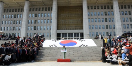 국민의힘 나경원 의원이 11일 서울 여의도 국회 본청 앞 계단에서 제21대 대통령선거 출마선언을 하고 있다.