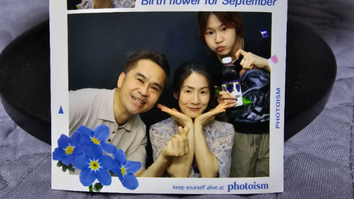 세 자녀 가운데 둘째 딸, 아내와 찍은 사진. 박은환 목사 제공