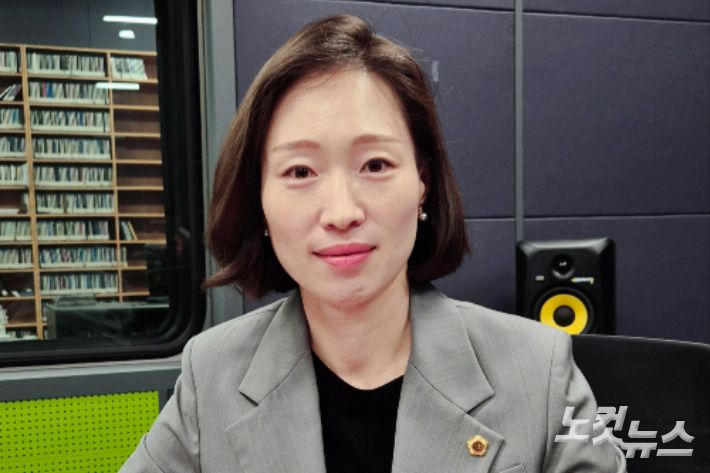 강원CBS.강원영동CBS 시사프로그램 <최진성의 위클리오늘>에 출연한 강원도의회 이지영 의원. 강민주 PD