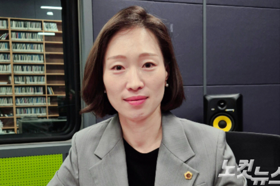 강원CBS.강원영동CBS 시사프로그램 <최진성의 위클리오늘>에 출연한 강원도의회 이지영 의원. 강민주 PD