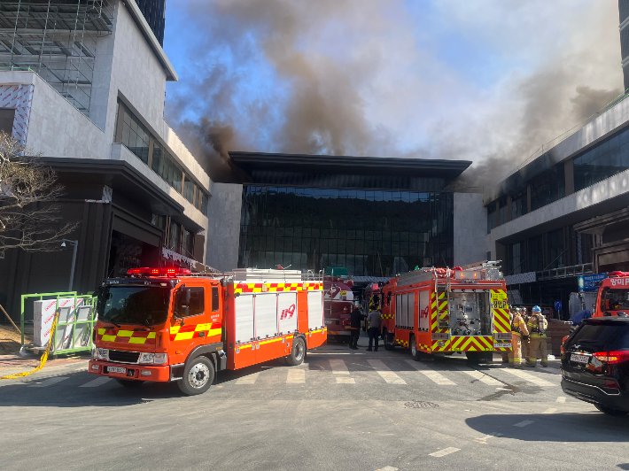 지난 2월 부산 기장군 반얀트리 리조트 공사장 화재 현장. 부산경찰청 제공