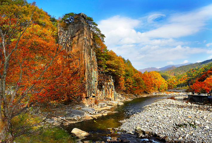 사인암. 충북도 제공