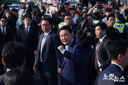 尹, 파면 선고 일주일 만에 관저 퇴거