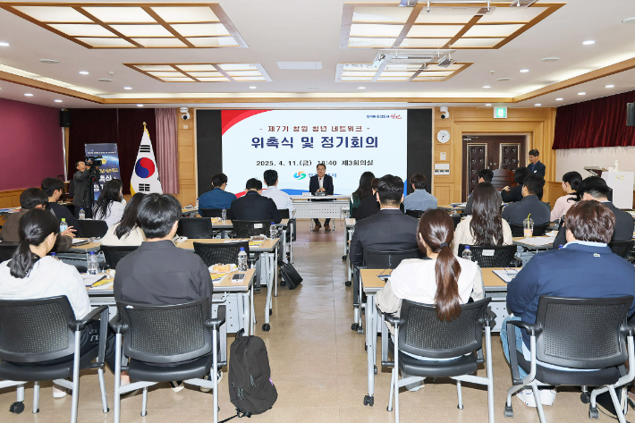 창원시는 지난 11일 창원시청 제3회의실에서 제7기 창원 청년 네트워크 위촉식과 정기회의를 개최했다. 창원시 제공 