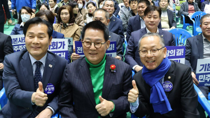 왼쪽부터 주철현 의원, 박지원 의원, 김문수 의원. 김문수 의원 제공