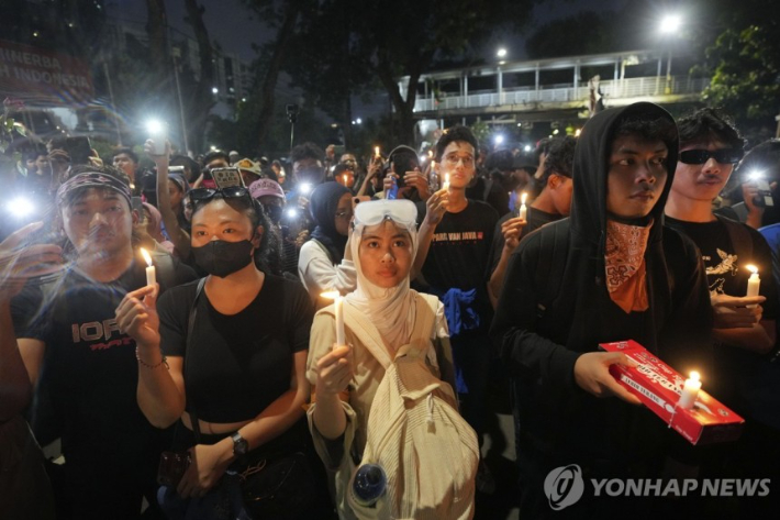 인도네시아 프라보워 정부 비판 시위.  [AP 연합뉴스 자료사진. 재판매 및 DB 금지]