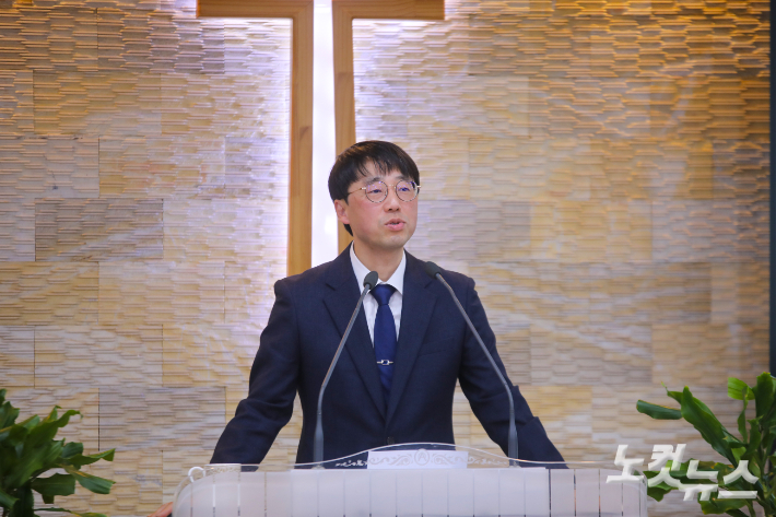 하나됨교회  이동현 목사가 감사 인사를 전하고 있다.