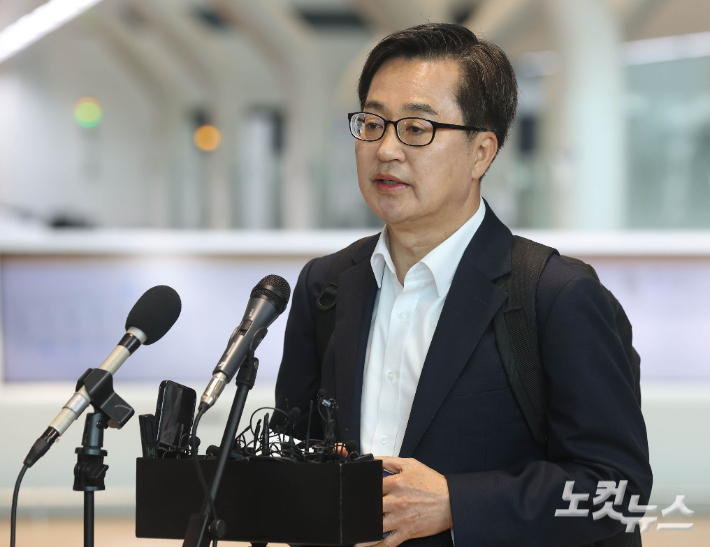 김동연 경기도지사가 9일 오전 인천공항 2터미널에서 '제21대 대통령선거' 출마 선언을 하고 있다. 황진환 기자
