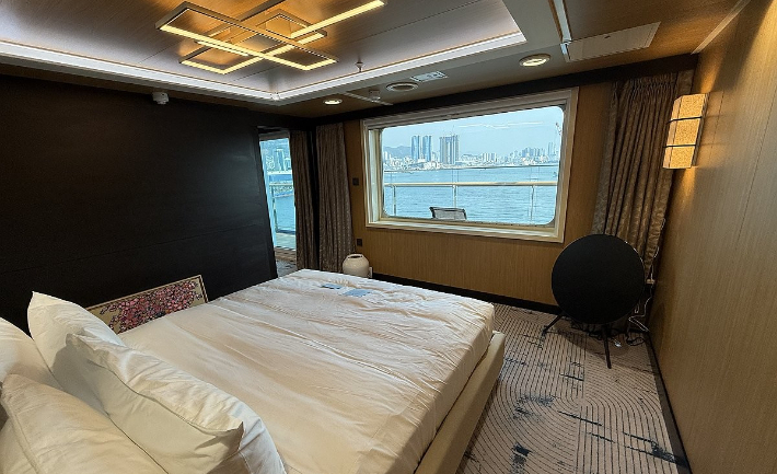 팬스타 '미라클호' 내부. 연합뉴스 