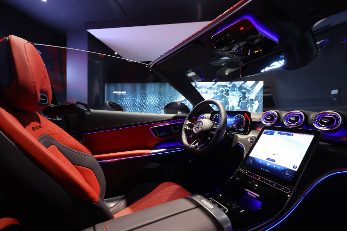한성자동차, AMG CLE 53 4MATIC+ 카브리올레 'AMG 한성 에디션 2025' 공개. 한성자동차 제공