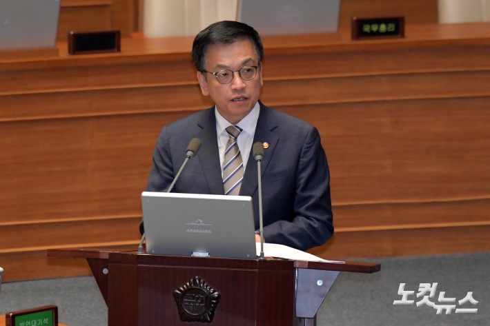 경제분야 대정부질문, 답변하는 최상목 경제부총리