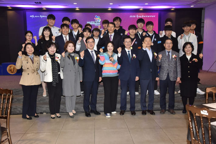 울산시 주최 울산시기능경기위원회 주관 2025년 울산기능경기대회가 지난 7일부터 11일까지 열렸다. 울산 직업계고 학생들은 금메달 14개, 은메달 17개, 동메달 14개, 장려상 6개를 수상했다. 울산광역시교육청 제공 