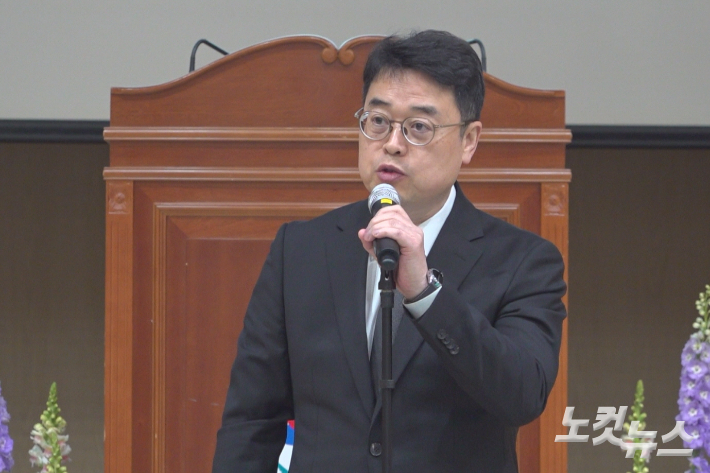 김민규 대동중학교 교장이 경과보고를 하고 있다. 유상원 아나운서