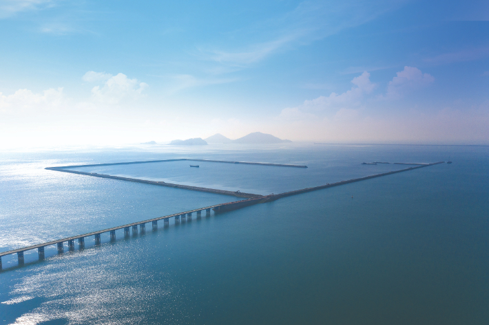 공사 중인 새만금 신항만. 새만금개발청 제공