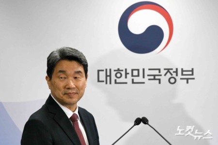 브리핑 참석하는 이주호 부총리