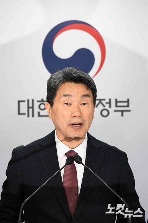 26학년도 의대 모집인원 방향 관련 브리핑하는 이주호 부총리