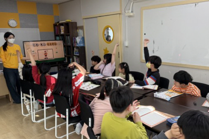 상·하반기 각 10명의 포항지역 대학생들이 선발돼 청소년들에게 '찾아가는 금융경제교육'을 실시하고 있다. 포항YMCA 제공