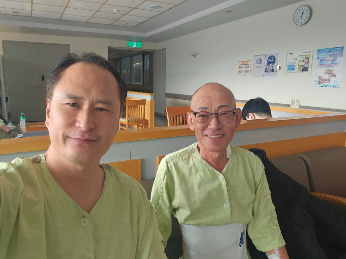 왼쪽부터 원근재 목사. 원승윤 권사 . 원근재 목사 제공. 