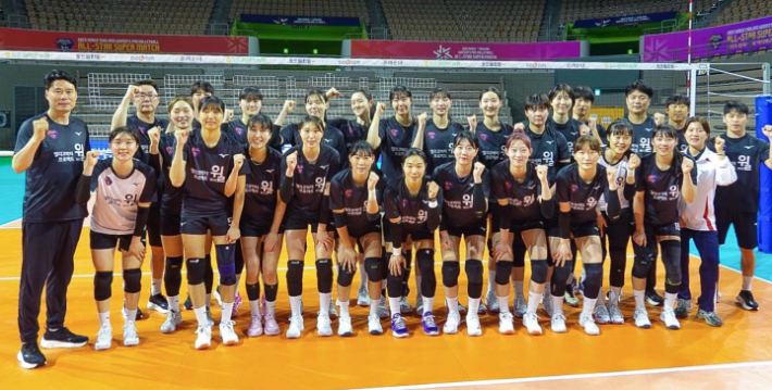 한국-태국 올스타 슈퍼 매치에 나설 한국 올스타 선수들이 경기도 화성종합체육관에서 훈련 중 선전을 다짐하는 모습. 연합뉴스