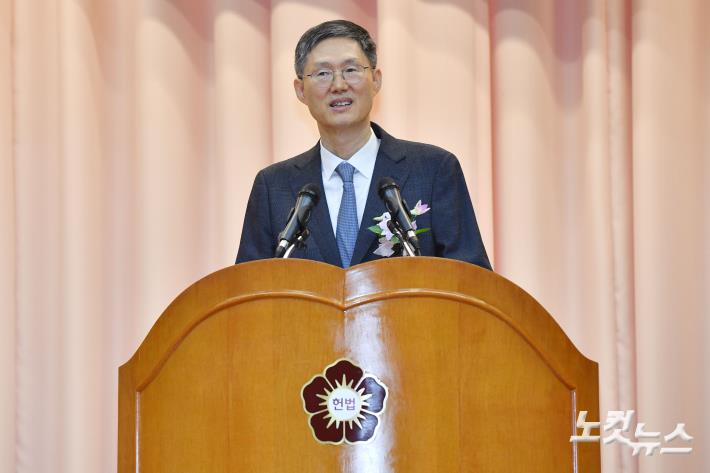 퇴임사하는 문형배 권한대행