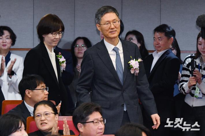 퇴임식 참석하는 문형배 권한대행-이미선 재판관