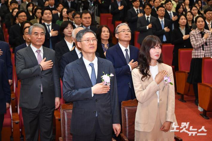 문형배 권한대행 퇴임