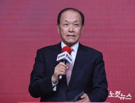 인사말하는 황우여 선관위원장