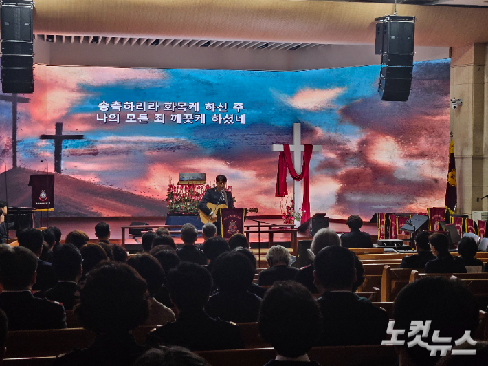 성 금요일, 예수 십자가 고난 흔적 따르자…"희생과 사랑, 섬김의 삶 다짐"