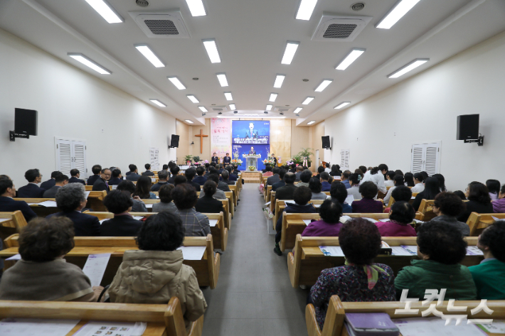 기독교대한성결교회 하리교회가 지난 13일 교회 창립 75주년을 기념해 임직예식을 가졌다.