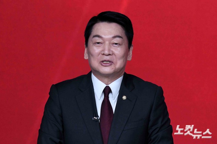 인사말하는 안철수 후보