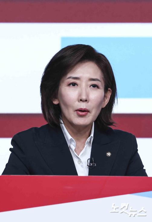 발언하는 나경원 후보