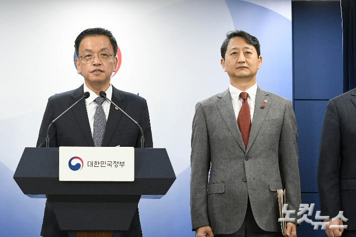 최상목 경제부총리 겸 기재부 장관과 안덕근 산업통상자원부 장관. 박종민 기자