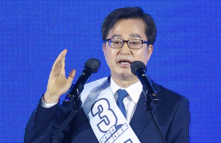 더불어민주당 김동연 대선 경선 후보가 19일 오후 충북 청주체육관에서 열린 '제21대 대통령선거 후보자 선출을 위한 충청권 합동연설회'에서 연설하고 있다. 연합뉴스