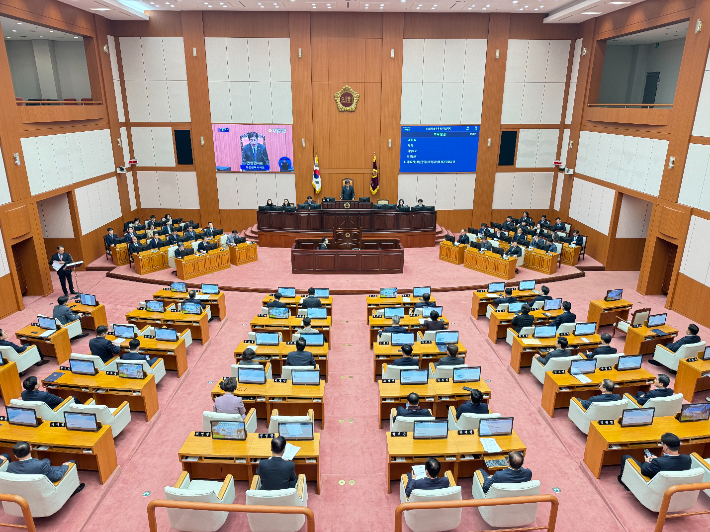 부산시의회 임시회. 시의회 제공