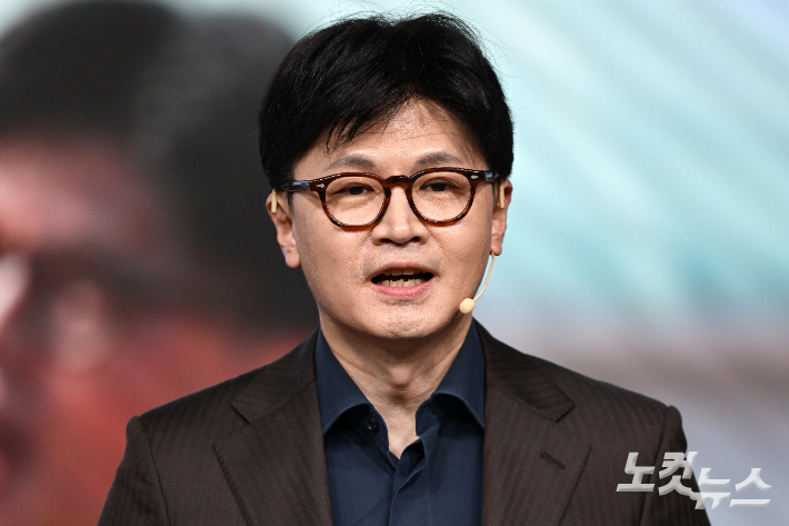 18일 서울 강서구 ASSA 아트홀에서 열린 '제21대 대통령 후보자 국민의힘 1차 경선 후보자 비전대회'에서 한동훈 후보가 비전발표를 하고 있다. 황진환 기자