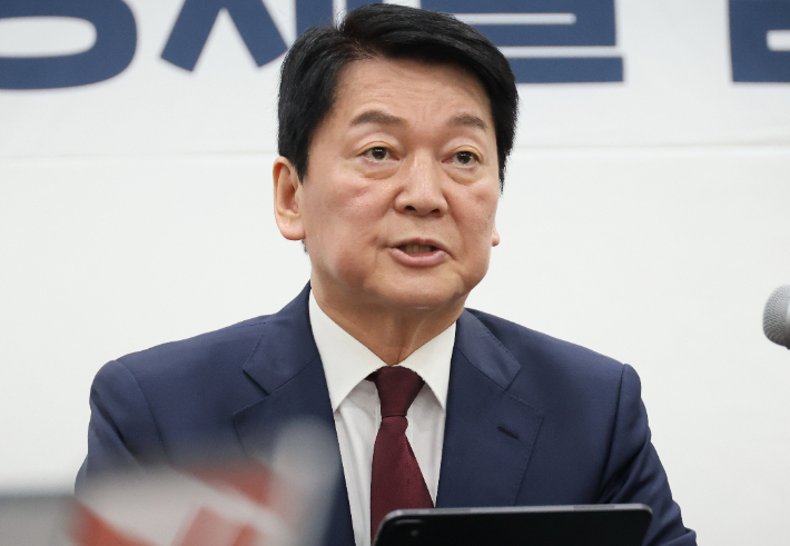 국민의힘 안철수 대선 경선 후보가 21일 국민의힘 대구시당에서 기자회견을 열고 있다. 연합뉴스