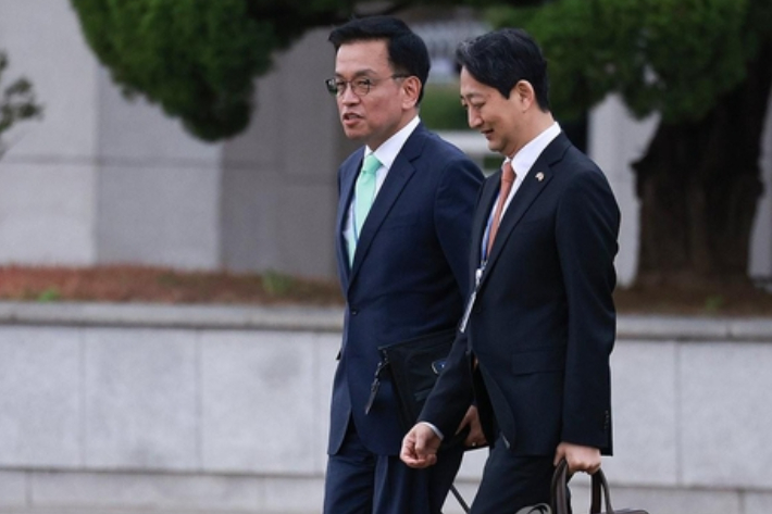 최상목 경제부총리 겸 기획재정부 장관과 안덕근 산업통상자원부 장관. 연합뉴스