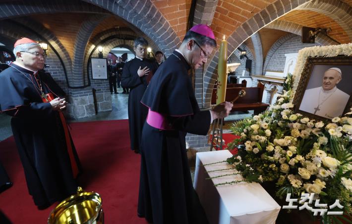 프란치스코 교황 조문하는 서울대교구 주교단