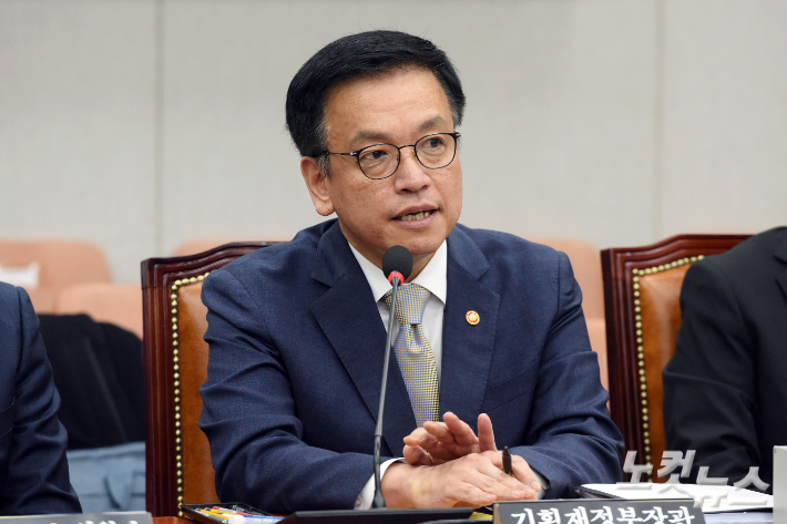 최상목 경제부총리 겸 기획재정부 장관. 윤창원 기자