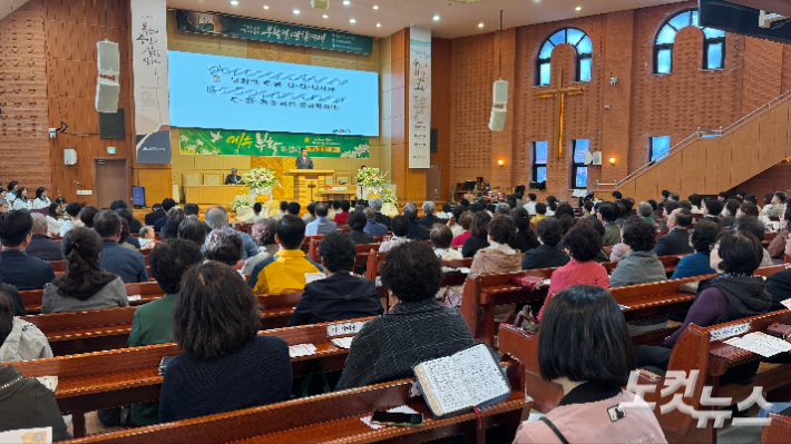 주문진연곡기독교연합회(회장 유대영 목사)가 20일 부활주일을 맞아 주문진감리교회에서 연합예배를 드렸다. 최진성 아나운서