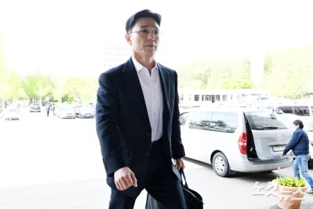 휴대전화 포렌식 참관 위해 공수처 향하는 임성근