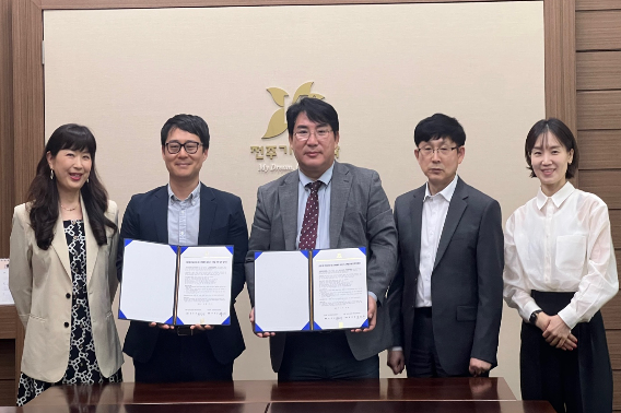 23일 전주기전대학과 효사랑전주요양병원은 산학 협력을 위한 업무협약을 했다. 전주기전대학 제공