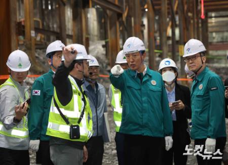 암반 굴착 현장 시찰하는 오세훈 시장
