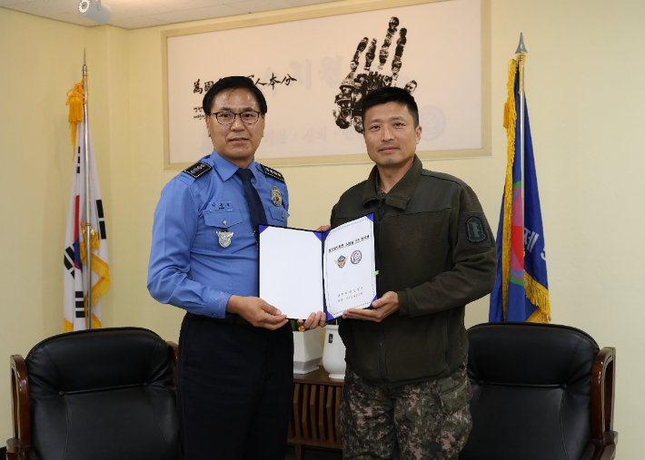 강릉해경,육군 제22보병사단북진여단과 통합방위 업무협약 체결. 강릉해양경찰서 제공