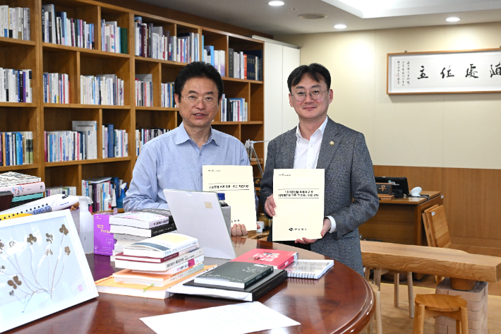 경북 산불 피해 현장 찾은 국회입법조사처…이철우 "특별법 제정 절실"
