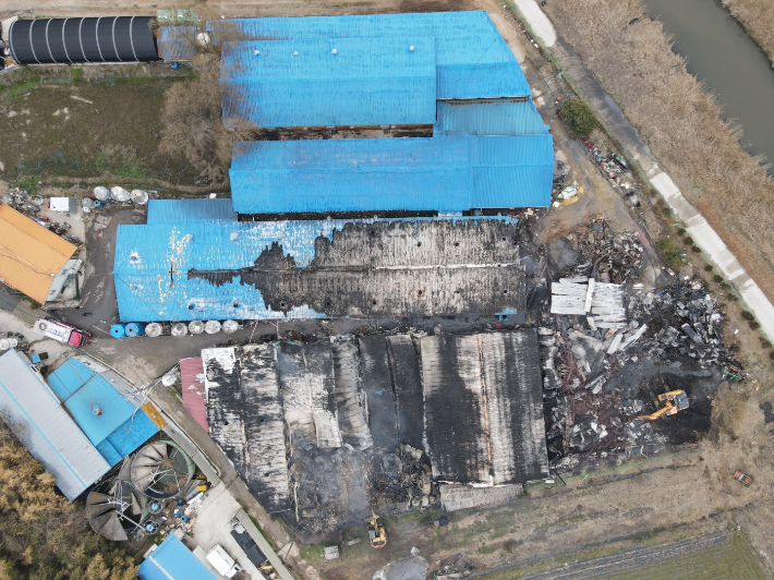 회현면 돈사 화재 모습. 전북소방본부 제공
