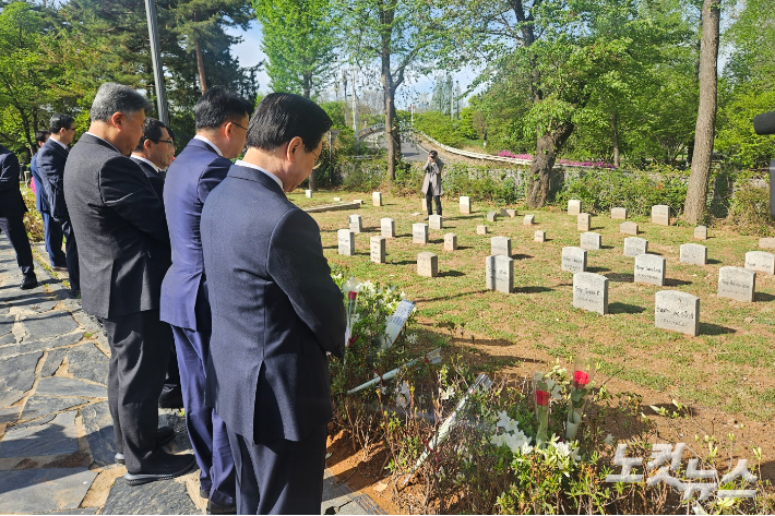 양화진외국인선교사묘원을 찾은 목회자들.