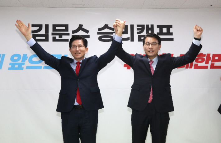 김문수 대선 경선 후보 지지 선언한 윤상현 의원. 연합뉴스