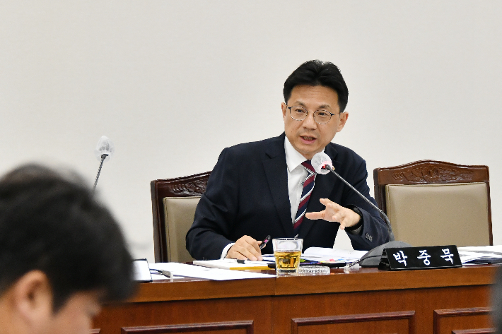 박중묵 부산시의원(동래구1, 국민의힘)을 비롯해 신정철 의원(해운대구1), 김형철 의원(연제구2)이 공동 발의한 미분양주택의  원시 취득세 25% 감면 조례가 눈길을 끌고 있다. 부산시의회 제공